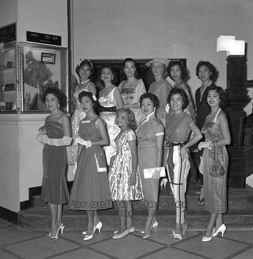 fashion-parade-at-raffles-hotel-1958a_sm.jpg